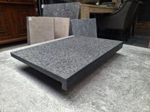 Zwembadrand Basalt 50x35x2/4 cm haakse neus gezoet