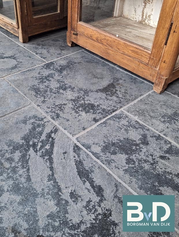 Castle Stone Black Groot Wildverband Semi Honed Kloostervloer