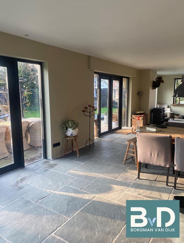 Castle Stone Taupe Rawstone Groot Wildverband Vloertegels zitkamer