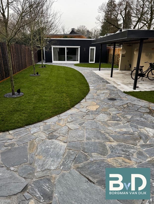 Karystos Black Flagstones formaat 3-5cm dik terras tuin Borgman van Dijk