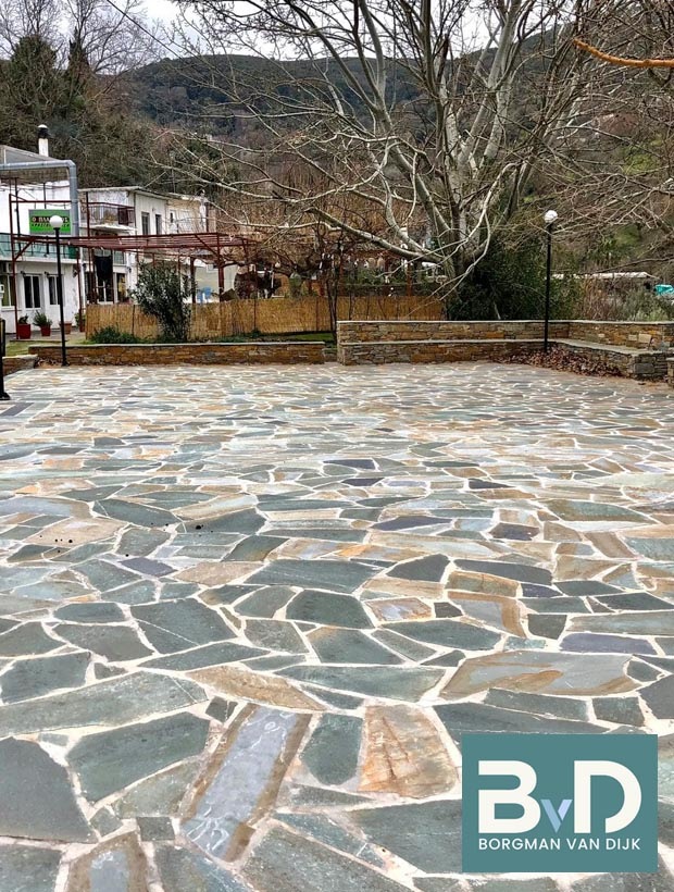 Karystos Green Flagstones formaat 2.5-4cm dik Terrastegels plein Borgman van Dijk