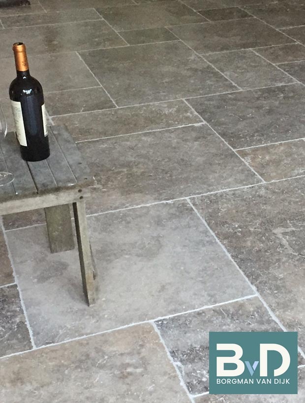 Travertin SilverTravertin Silver Getrommeld Romaans Verband 1,2 cm dik Vloertegels