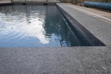 Zwembadrand Basalt 100x35x3/5 cm haakse neus gezoet