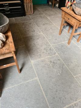 Castle Stone Grey Antique 60x90 cm Semi Honed