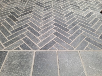 Vietnamees Hardsteen waalformaat 20x5x5 cm gezaagd getrommeld