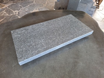 Zwembadrand Basalt 80x40x3/5 cm haakse neus gezoet