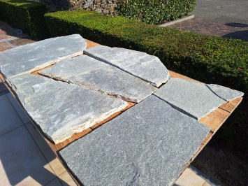 Kavala Grey XXL flagstones grootformaat 2-3,5 cm dik
