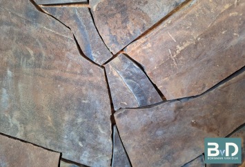 Brasil Dark Brown Kwartsiet Flagstones 1,5-3 cm dik