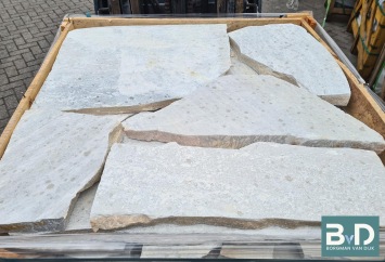 Brasil White Flagstones dikformaat 2,5-4 cm dik