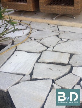 Brasil White Flagstones 2-4cm terras tuin Borgman van Dijk Zwartebroek