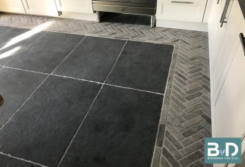 Castle Stone Black Natural 60x90 cm