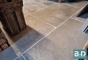 Castle Stone Taupe Natural 60x90 cm Geborsteld