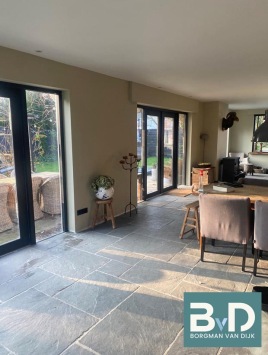 Castle Stone Taupe Rawstone Groot Wildverband Vloertegels zitkamer