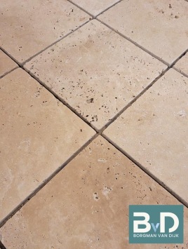 Estrikken Boerenplavuizen Classic Travertin 20x20x1 cm Getrommeld Vloertegels