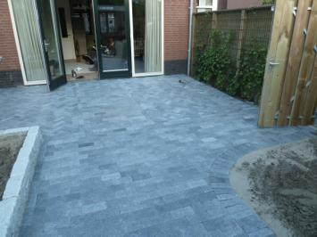 dikformaat klinkers Vietnamees hardsteen Soft Finish oprit