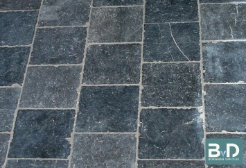 Vietnamees Hardsteen Soft Finish 20x20x1,5 cm verouderd