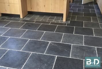 Vietnamees Hardsteen Soft Finish 40x40x2 cm verouderd