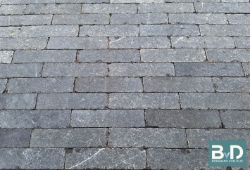 Vietnamees Hardsteen Soft Finish waalformaat klinkers 20x5x5 cm