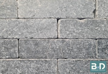 Vietnamees Hardsteen Soft Finish waalformaat klinkers 20x5x5 cm
